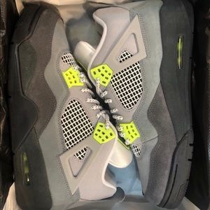 Air jordan 4 neon